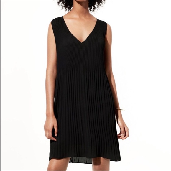 Aritzia Dresses & Skirts - Aritzia Babaton Mathis Chiffon Pleated Dress